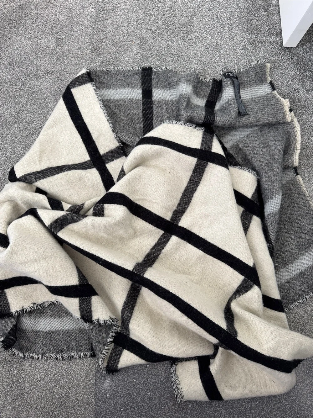 Zara Gray Fringed Knit Scarf